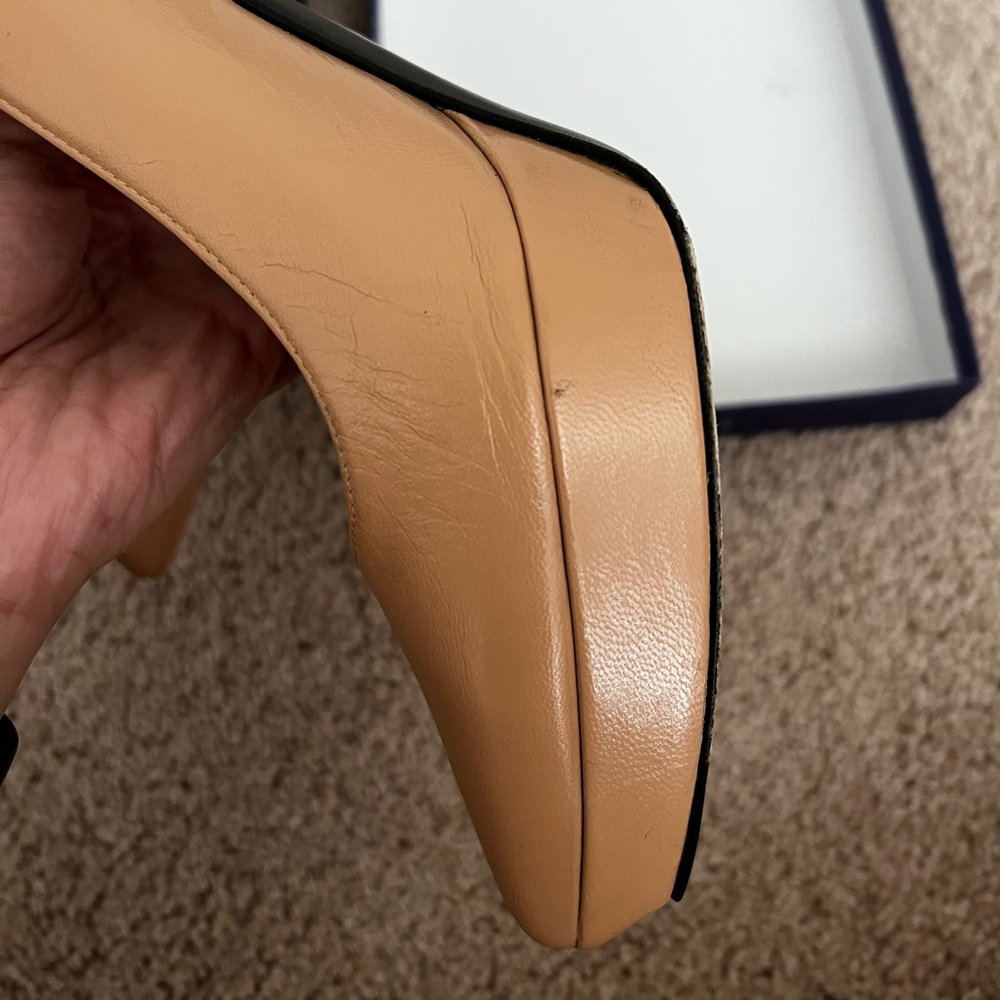 Stuart Weitzman Point heel - Picture 3 of 8